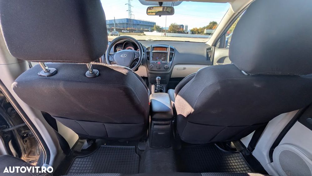 Kia Ceed - 13