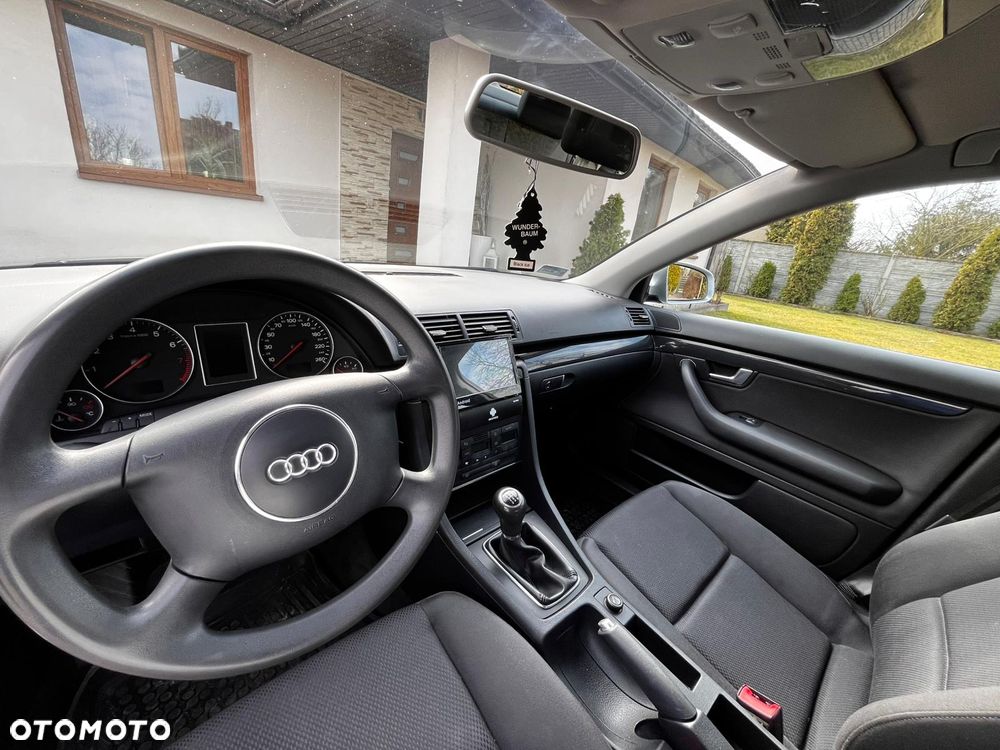Audi A4 Limousine - 17