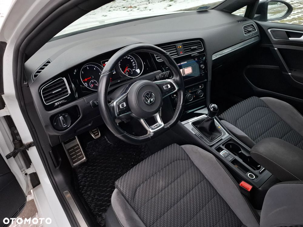 Volkswagen Golf - 10