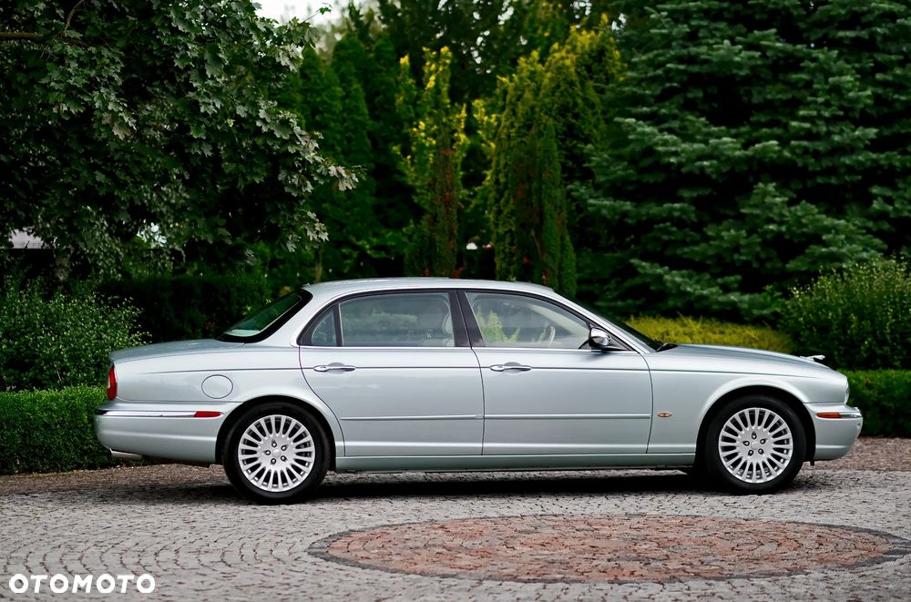 Jaguar XJ XJ8 4.2 LWB - 17