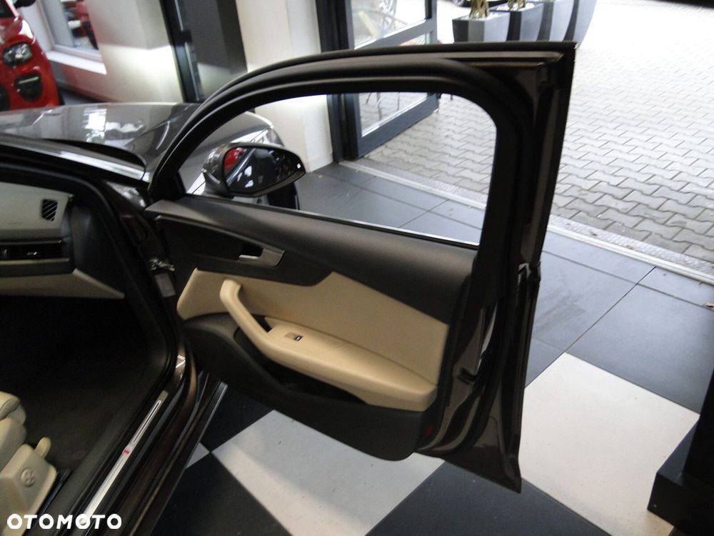 Audi A4 Limousine - 12