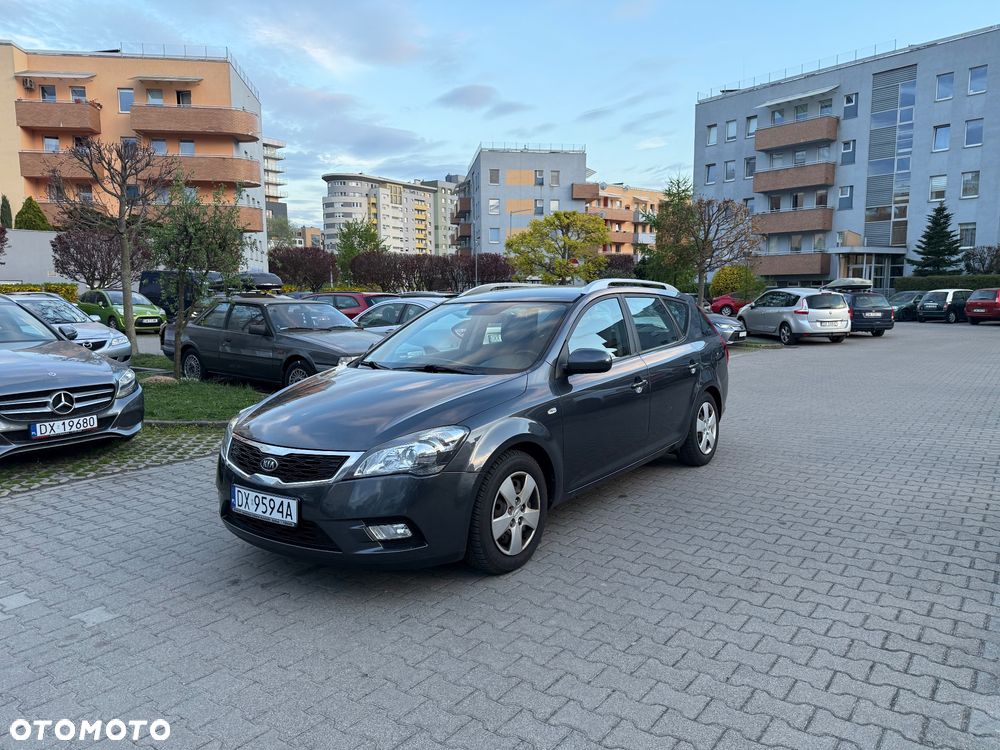 Kia Ceed 1.6 CVVT Dream-Team Edition - 32