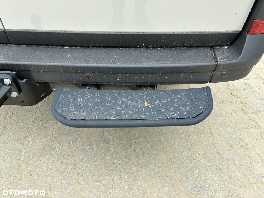 Volkswagen Crafter 35 Furgon z wysokim dachem 2,0 177 KM /Automatyczna r. o. 4490 mm - 38