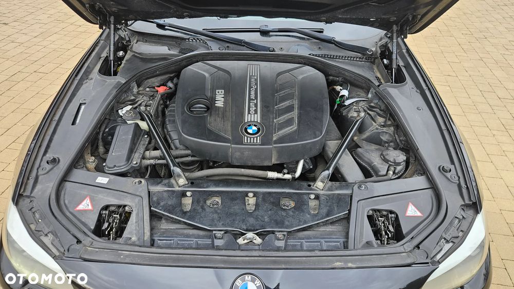 BMW Seria 5 525d xDrive Sport-Aut Modern Line - 32