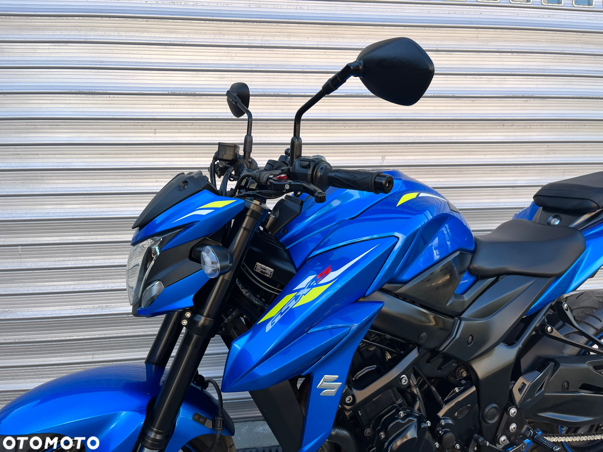 Suzuki GSX - 13