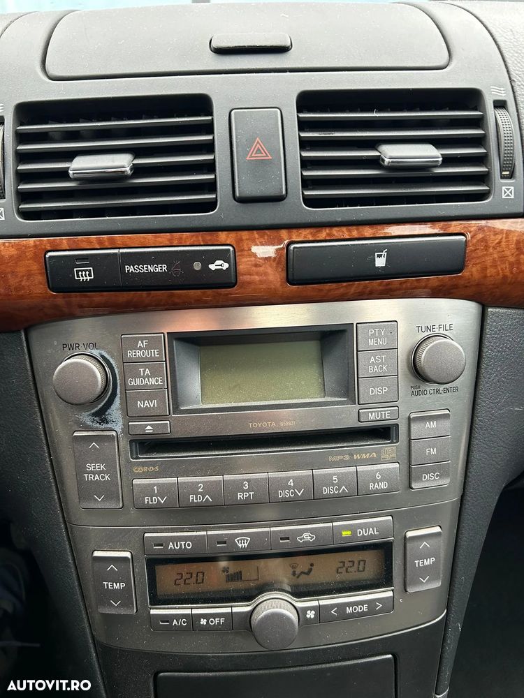 Toyota Avensis 2.2 D-4D Sedan Sol - 10