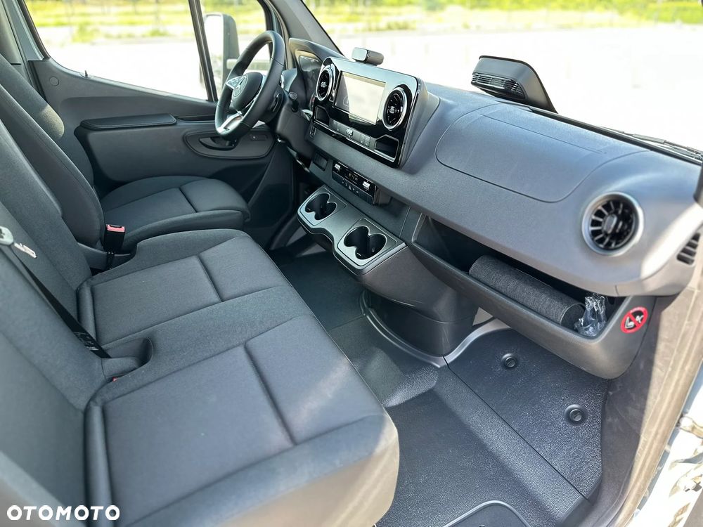 Mercedes-Benz Sprinter - 10