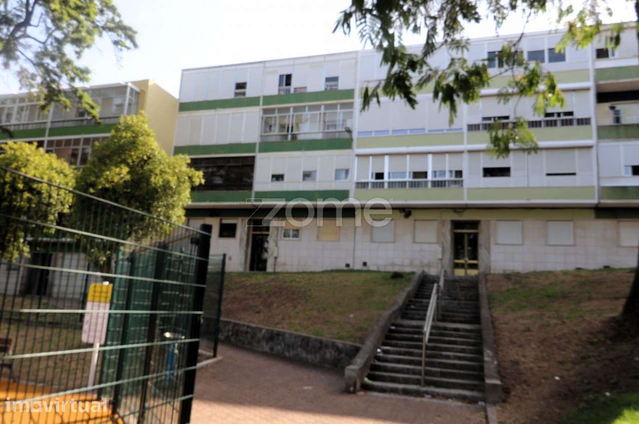 T2 na Venteira com vista desafogada, por 300.000€ - Grande imagem: 2/21