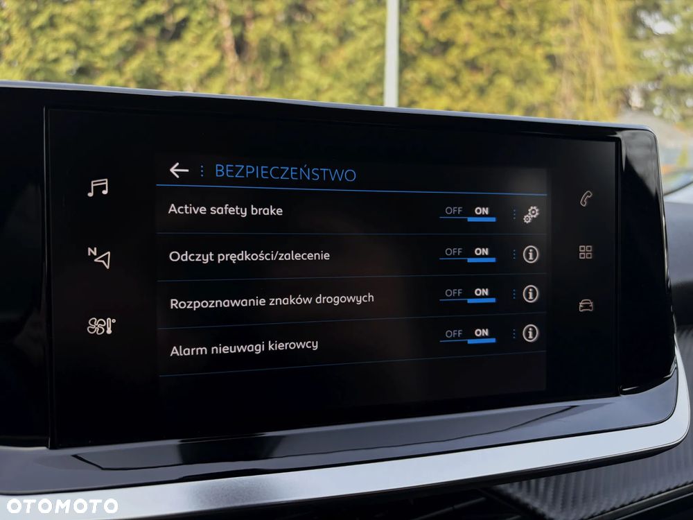 Peugeot 2008 1.2 PureTech Allure Pack S&S - 27