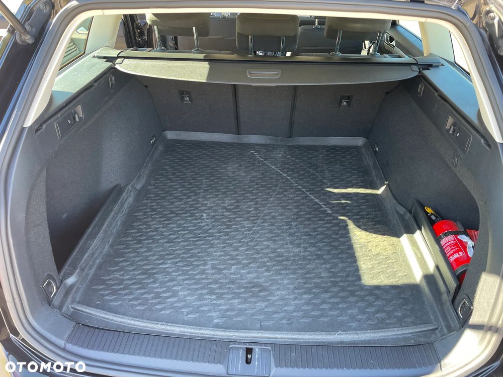 Volkswagen Passat - 33