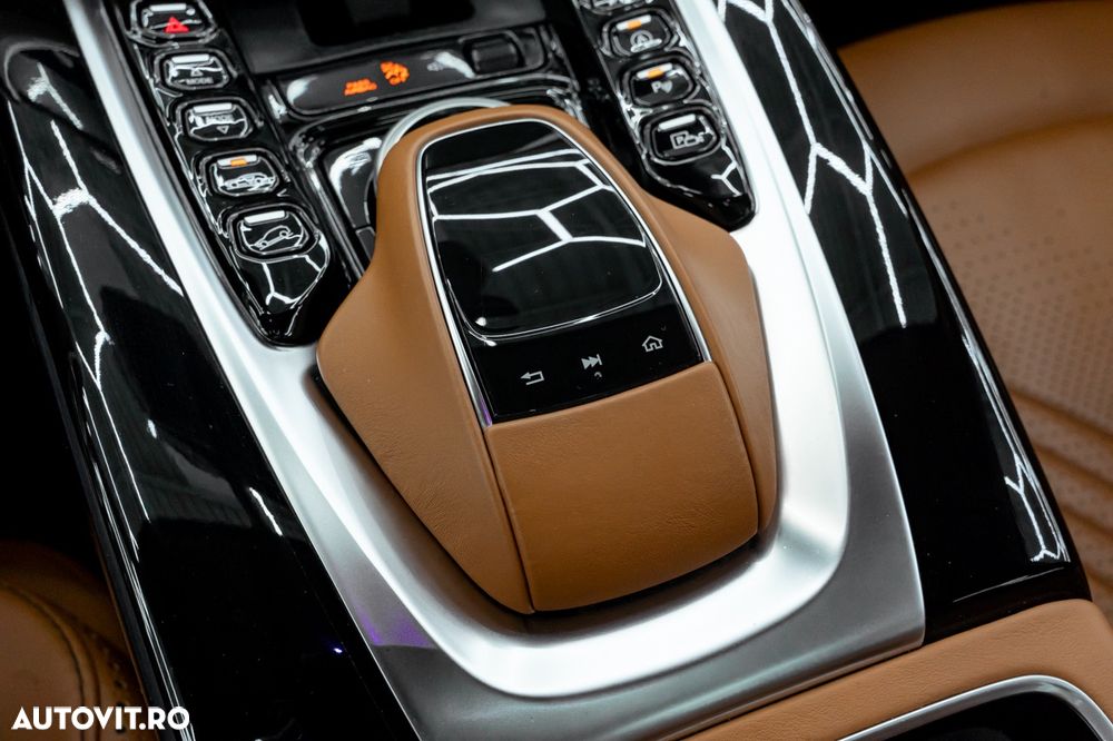 Aston Martin DBX - 35