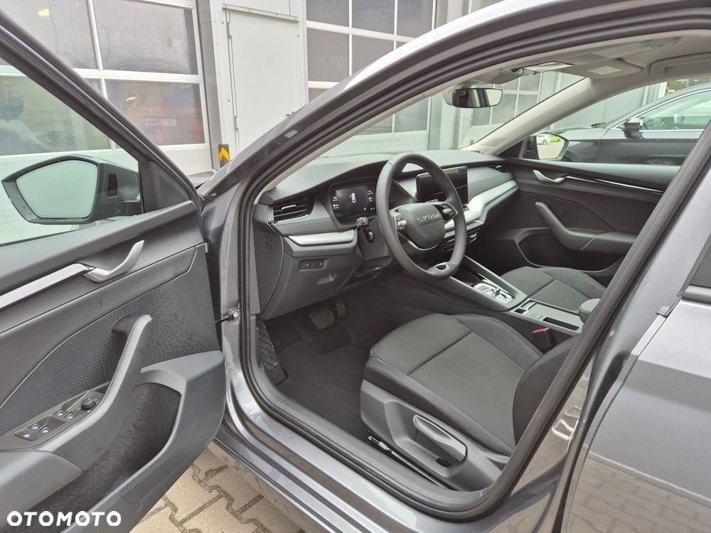 Skoda Octavia 2.0 TDI Drive Essence DSG - 9