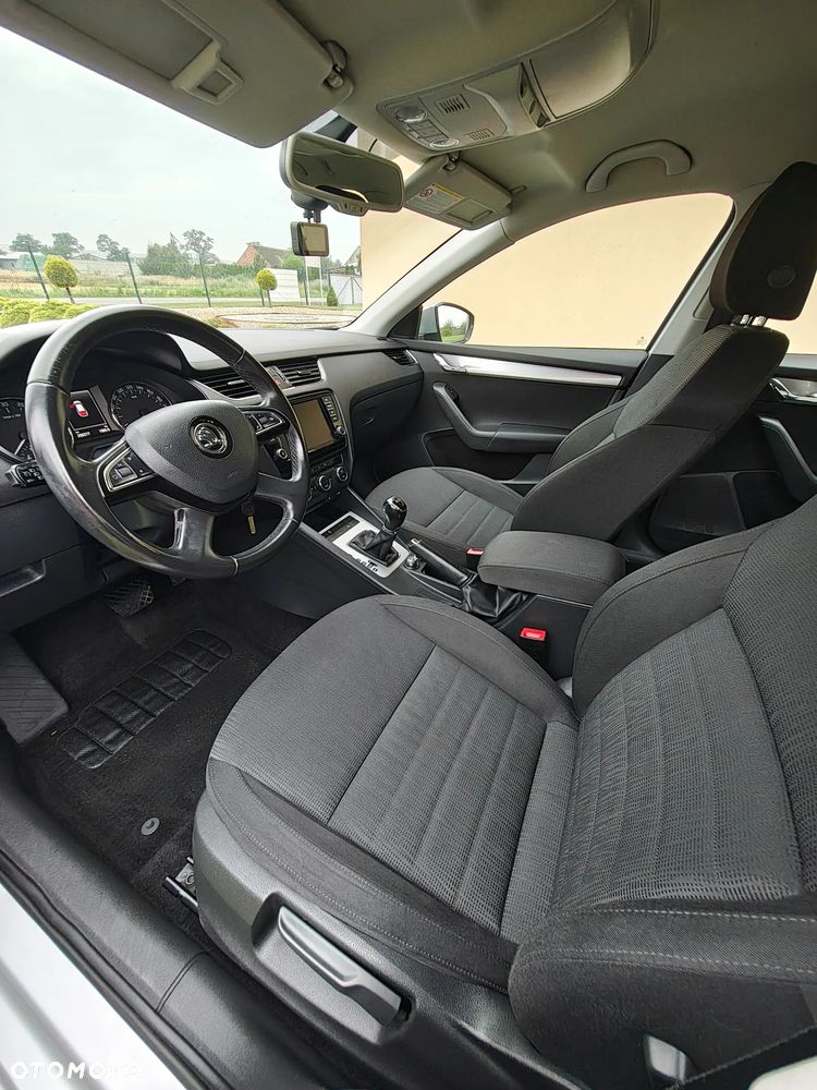 Skoda Octavia 2.0 TDI Elegance DSG - 8