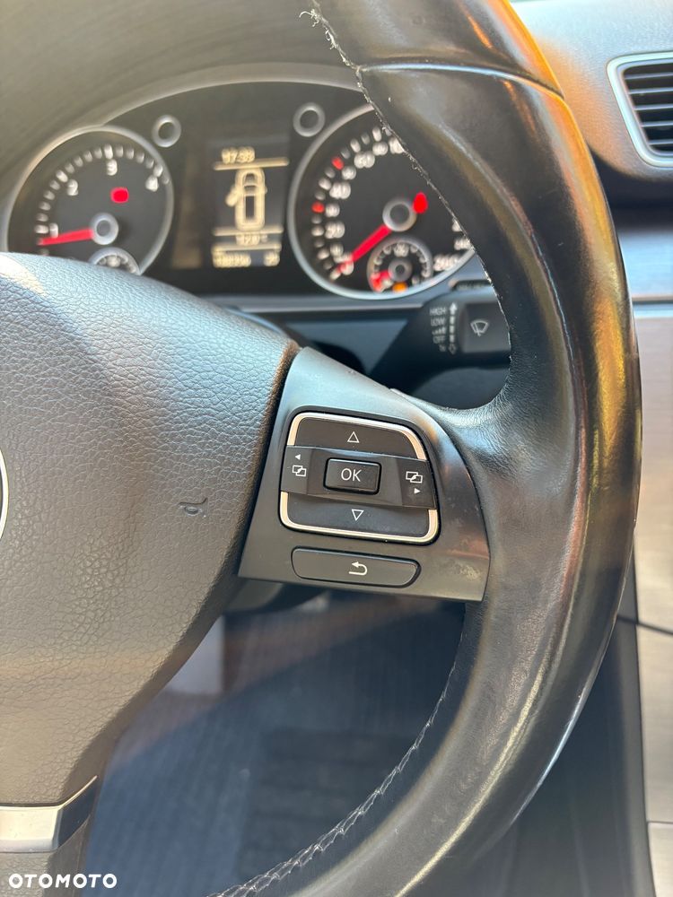 Volkswagen Passat - 13