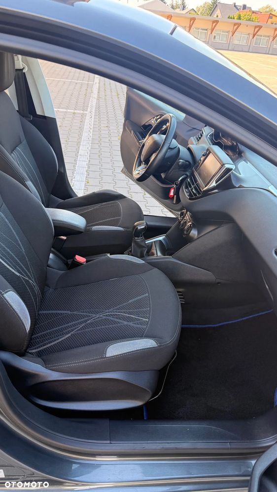 Peugeot 208 - 12