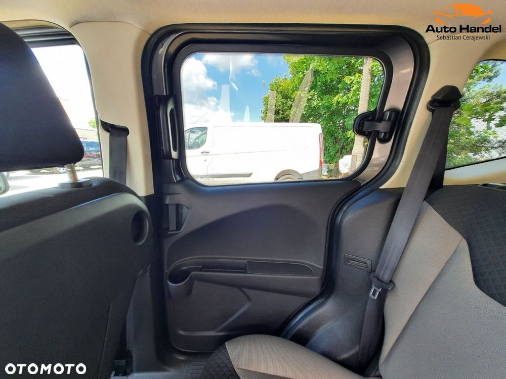Ford Tourneo Courier - 40