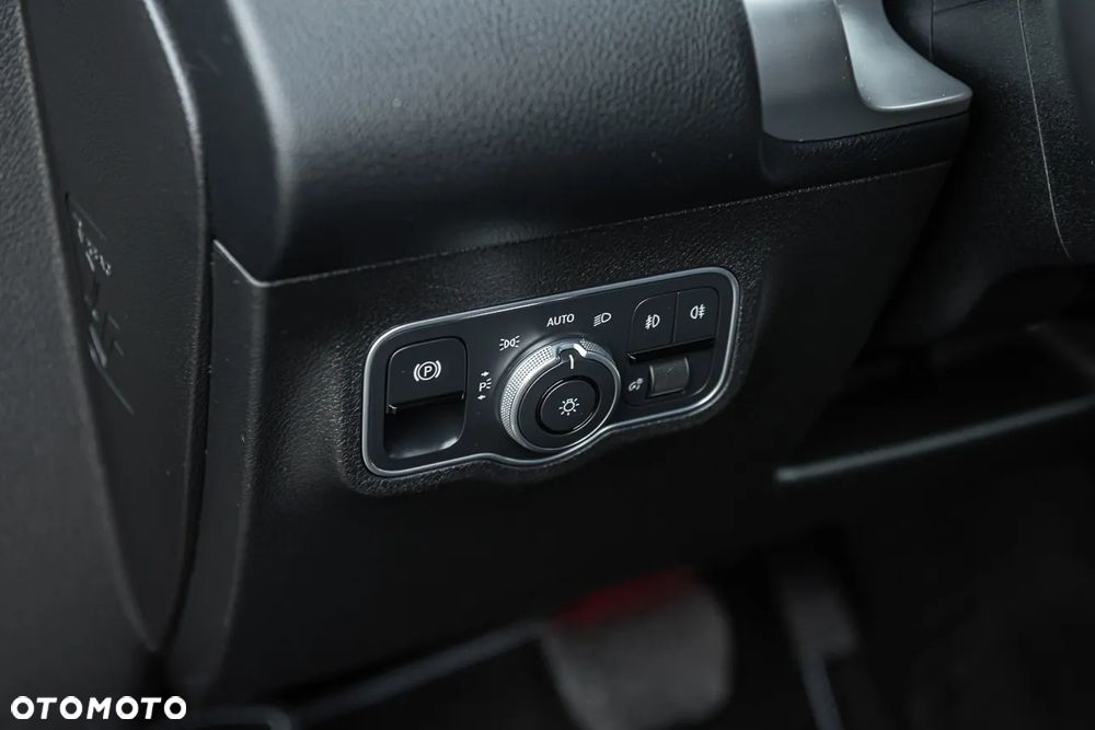 Mercedes-Benz GLB 250 4-Matic 8G-DCT - 17