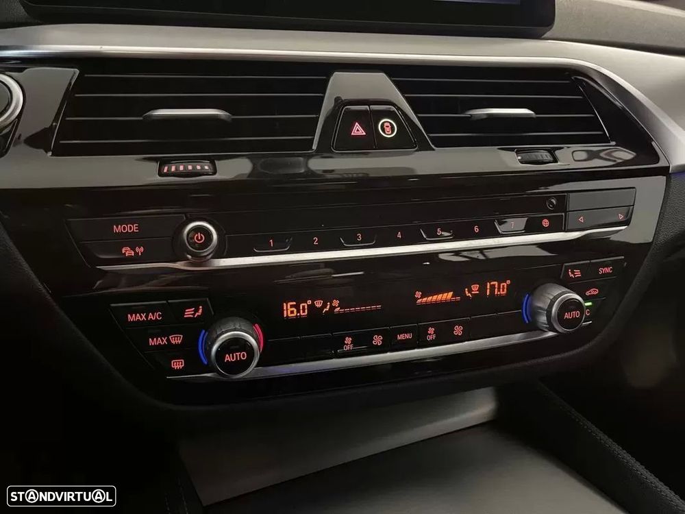 BMW 520 d Pack Desportivo M Auto - 37