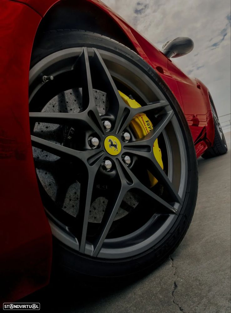 Ferrari California T - 10