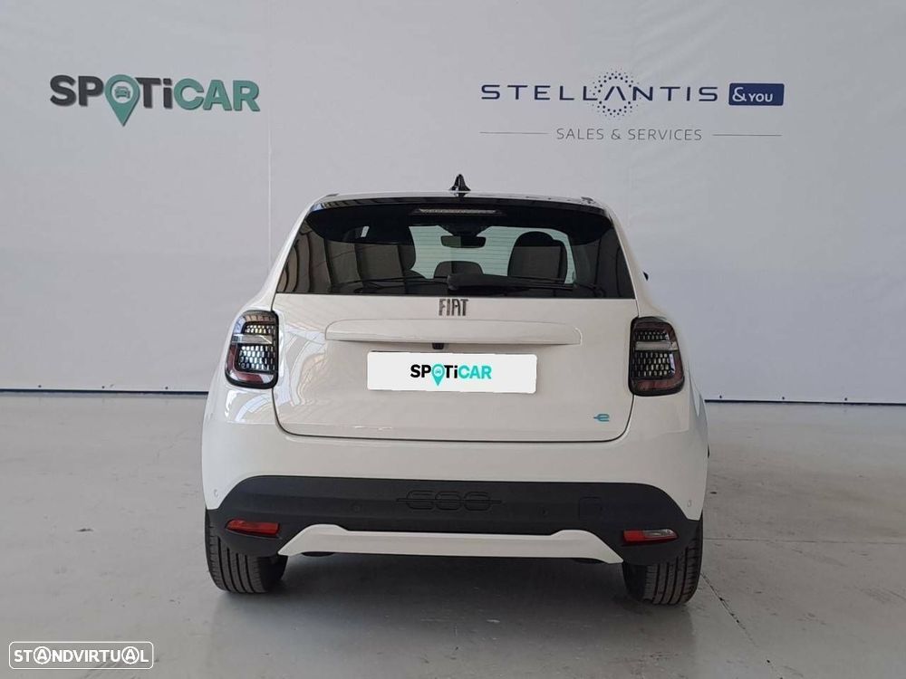 Fiat 600e 54 kWh (RED) - 7