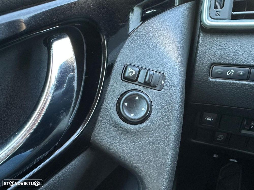 Nissan Qashqai 1.5 dCi N-Connecta J18+Led - 37
