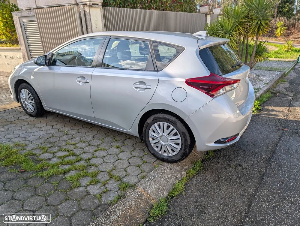 Toyota Auris 1.4 D-4D Design Edition - 19