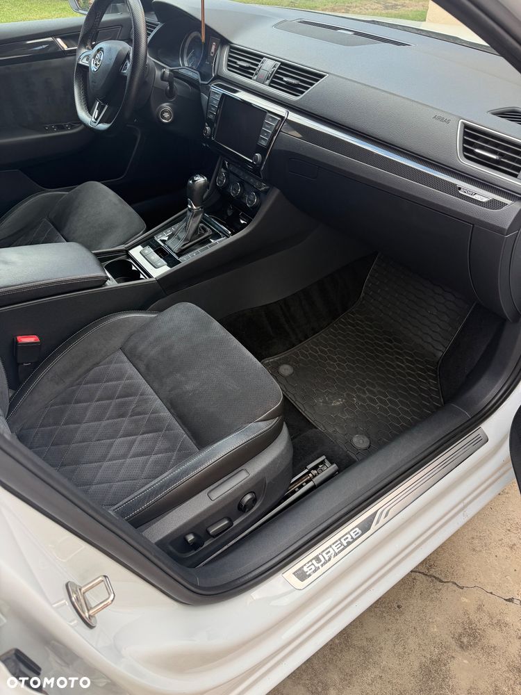 Skoda Superb 2.0 TDI Sportline DSG - 13