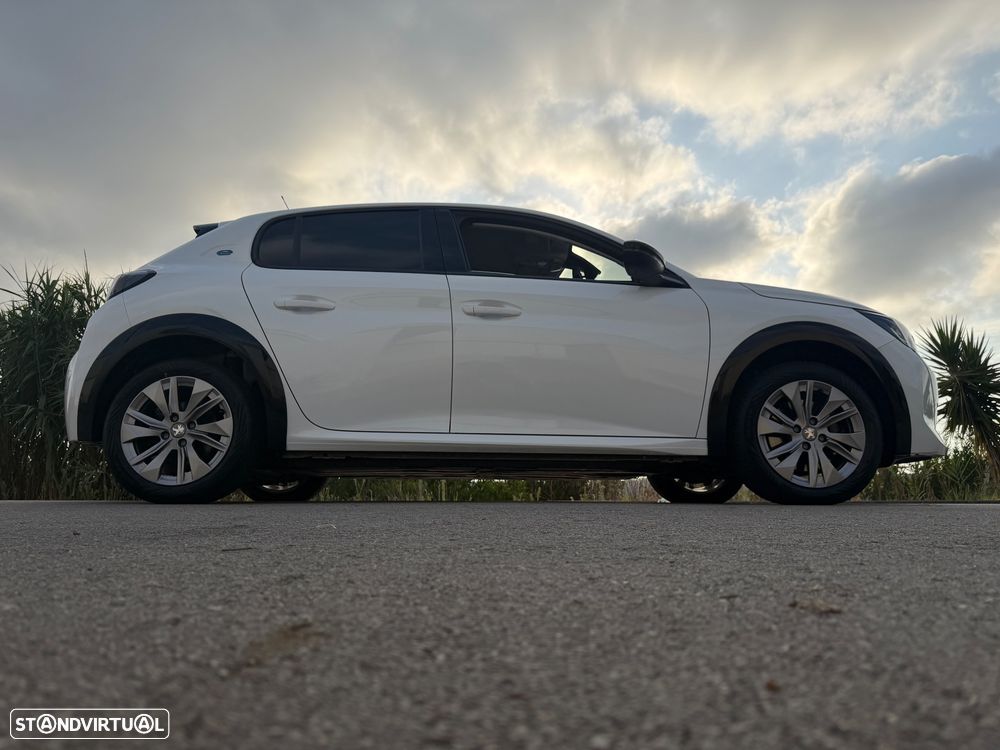 Peugeot e-208 Allure Pack - 22