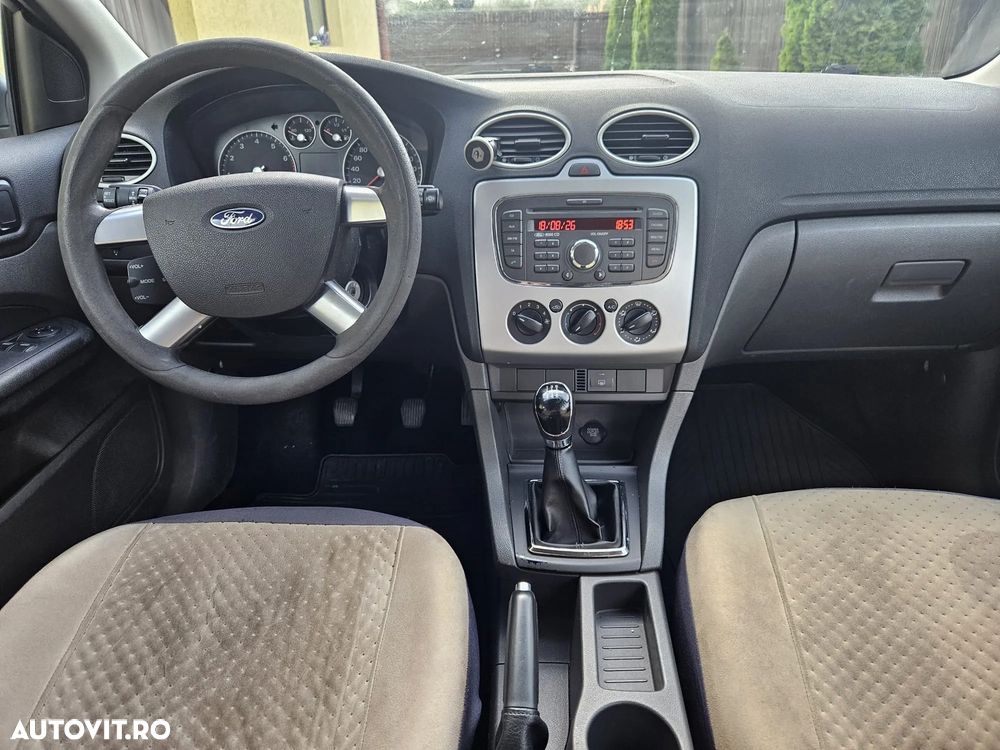 Ford Focus - 8