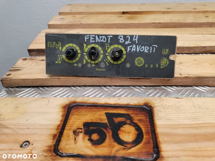Panel sterowania tylnym podnośnikiem Fendt 824 Favorit - 1