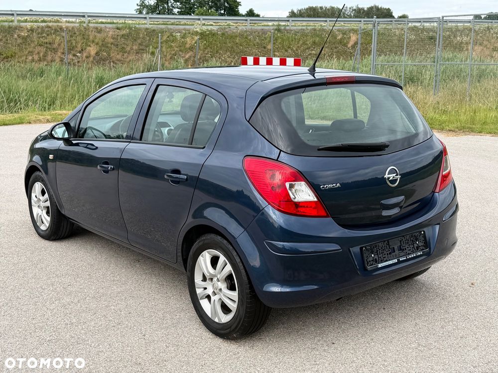 Opel Corsa 1.2 16V Cosmo - 5