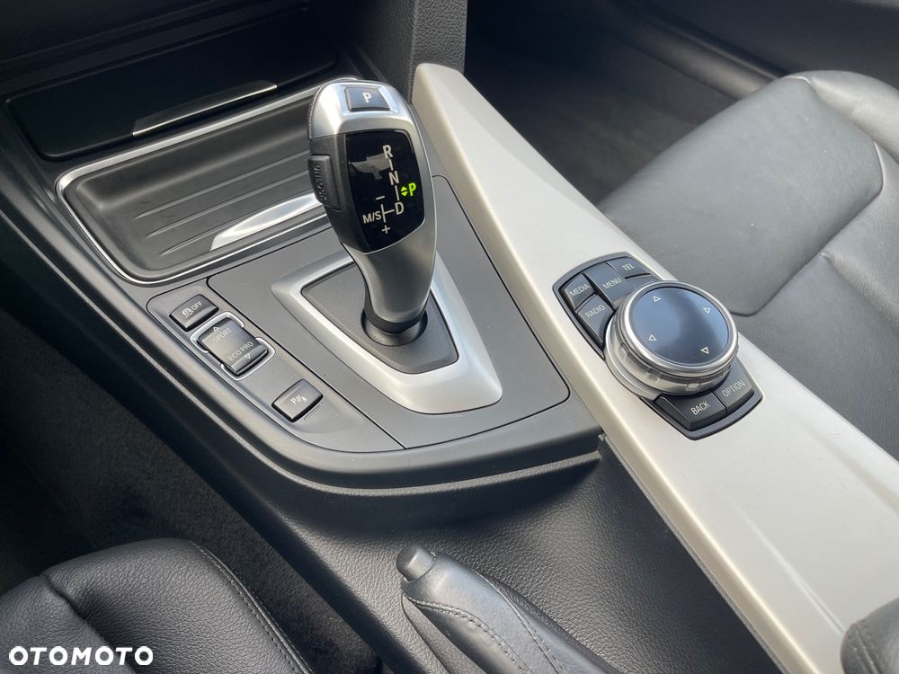 BMW Seria 3 320i - 14