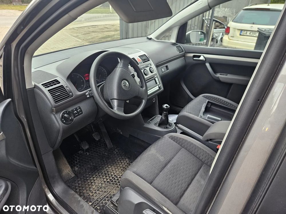 Volkswagen Touran - 8