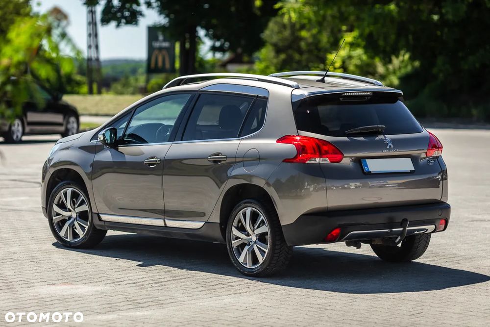 Peugeot 2008 1.2 Pure Tech Style S&S - 16