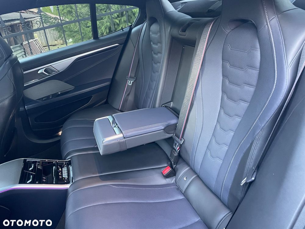 BMW Seria 8 - 23