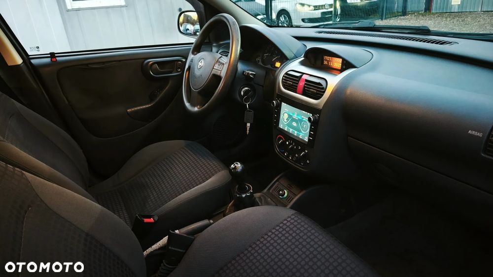 Opel Corsa 1.2 16V - 24