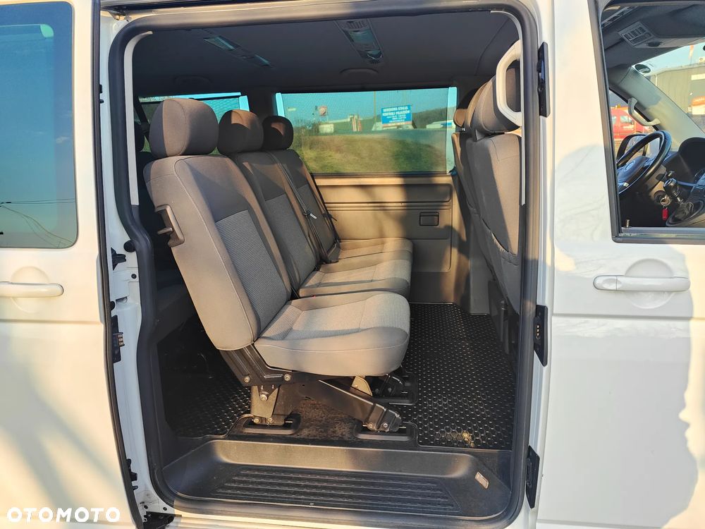 Volkswagen Caravelle - 20