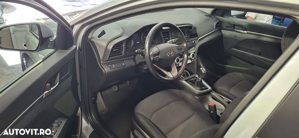 Hyundai Elantra 1.6 MPi Comfort - 3