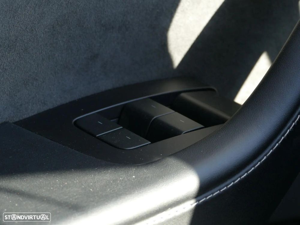 Tesla Model Y Tração Traseira - 31