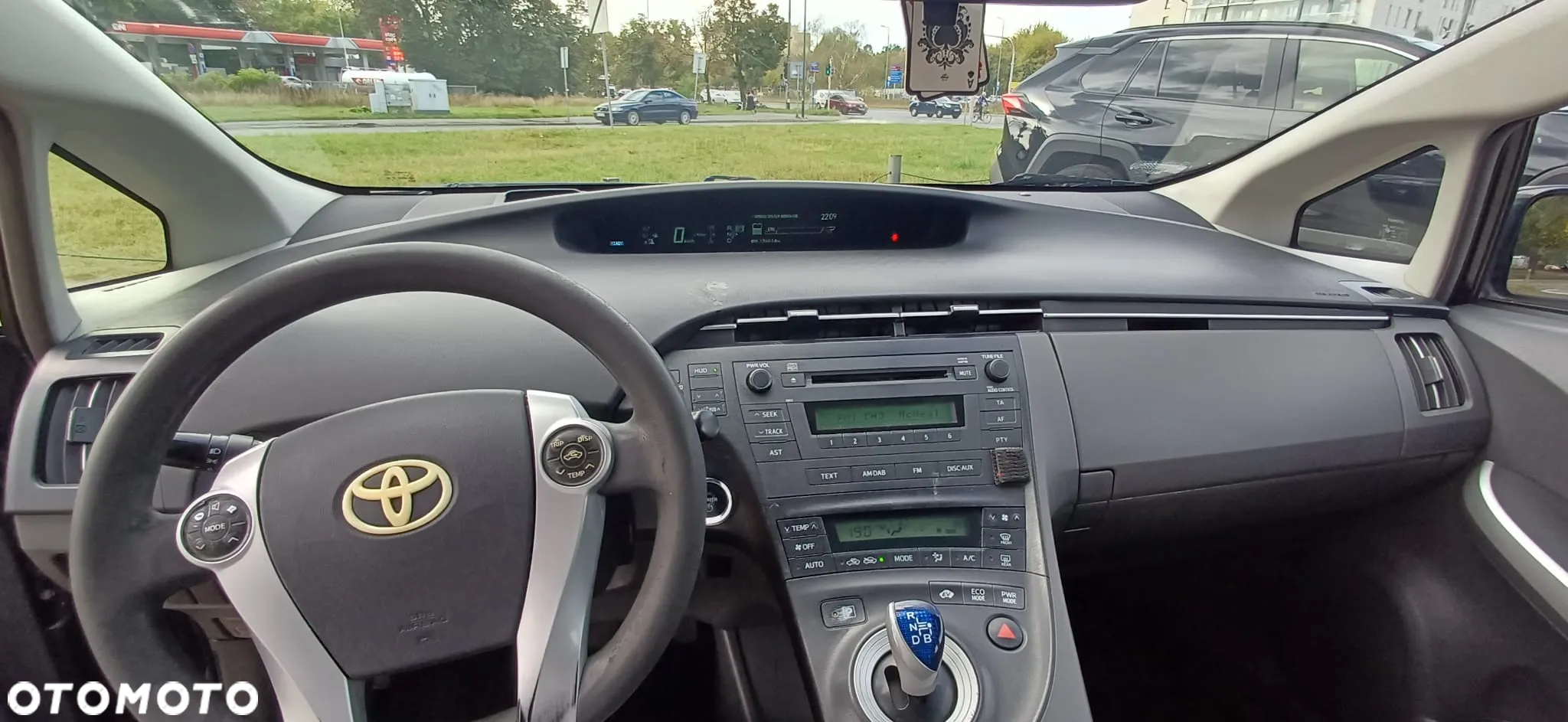 Toyota Prius 1.8 HSD Prestige - 8