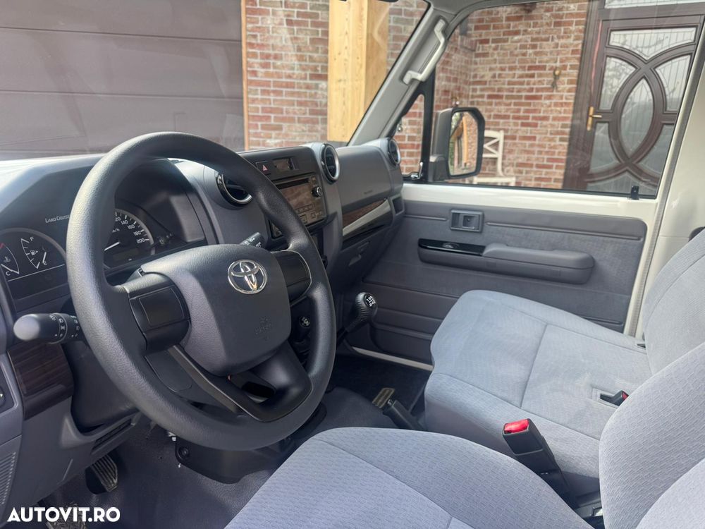Toyota LANDCRUISER - 10