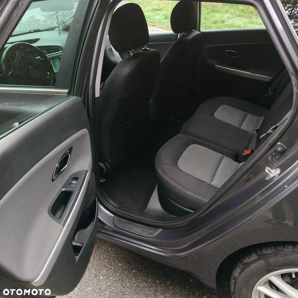 Kia Ceed 1.6 GDI Dream Team Edition - 24