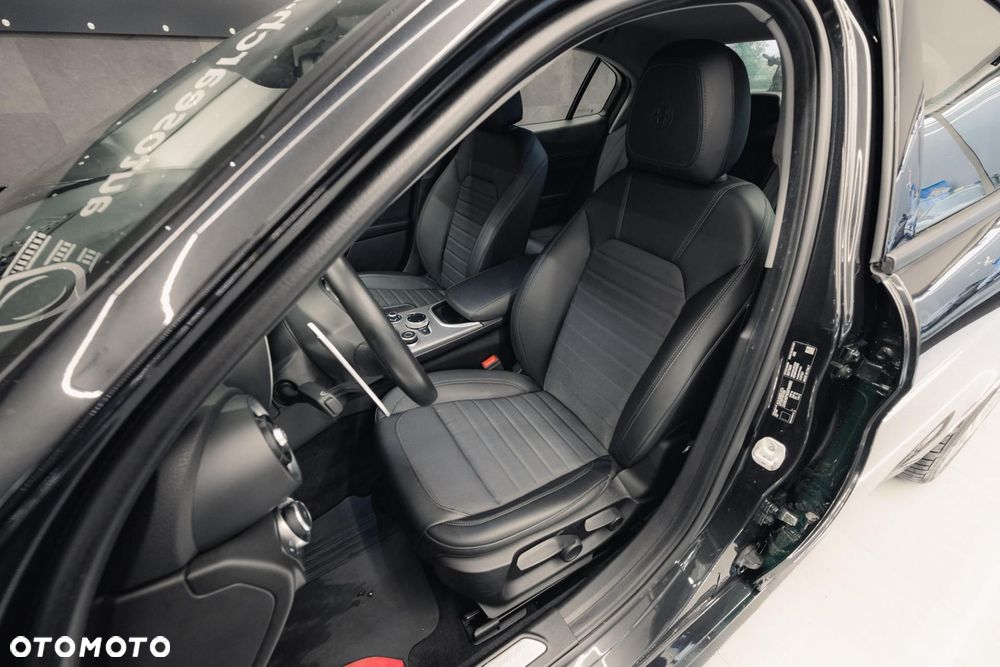 Alfa Romeo Giulia 2.0 Turbo Business - 13