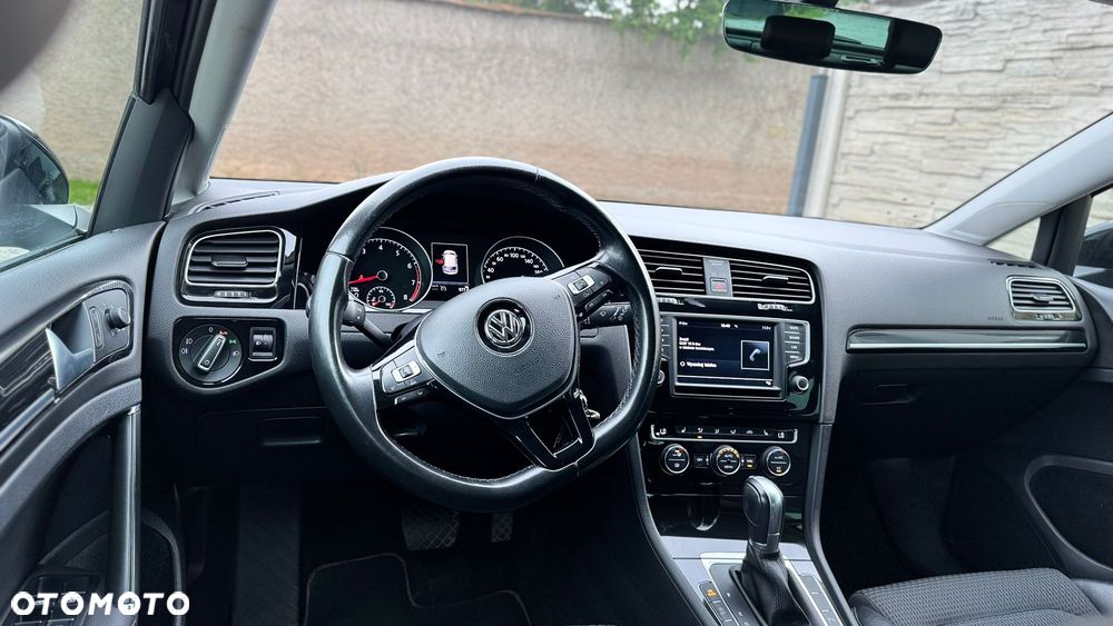 Volkswagen Golf - 22