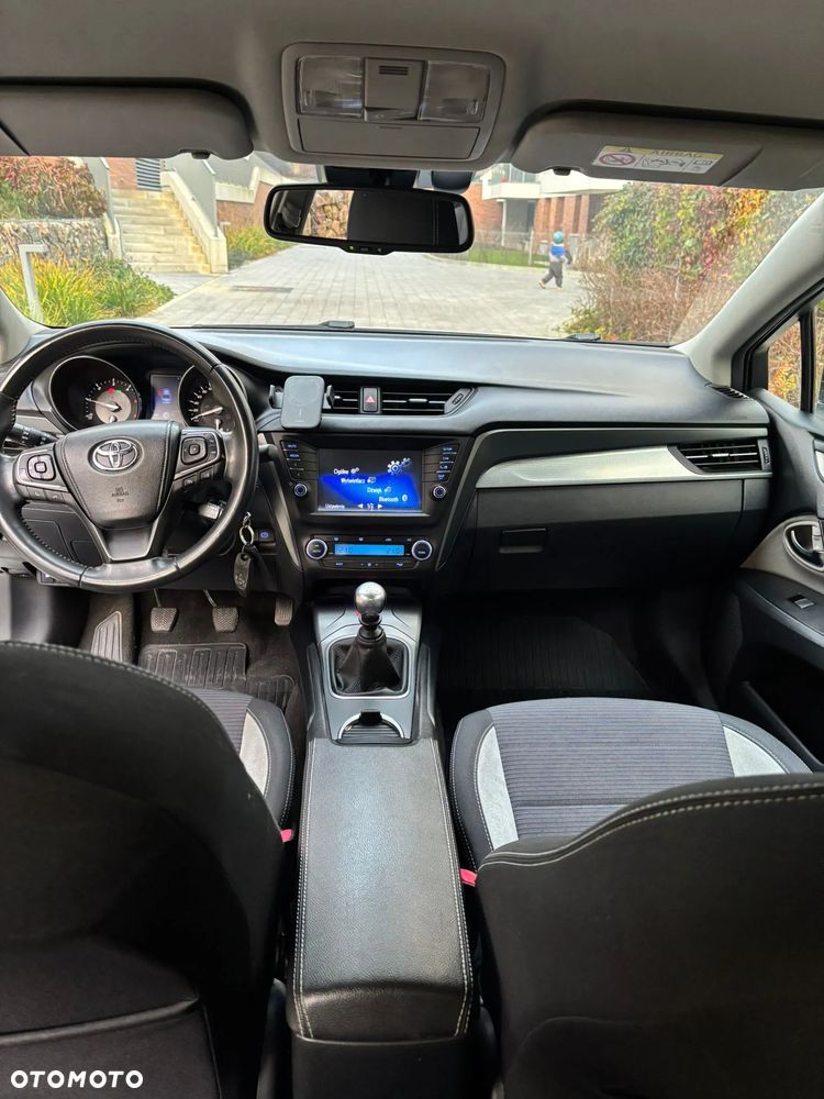 Toyota Avensis 2.0 D-4D Premium - 7