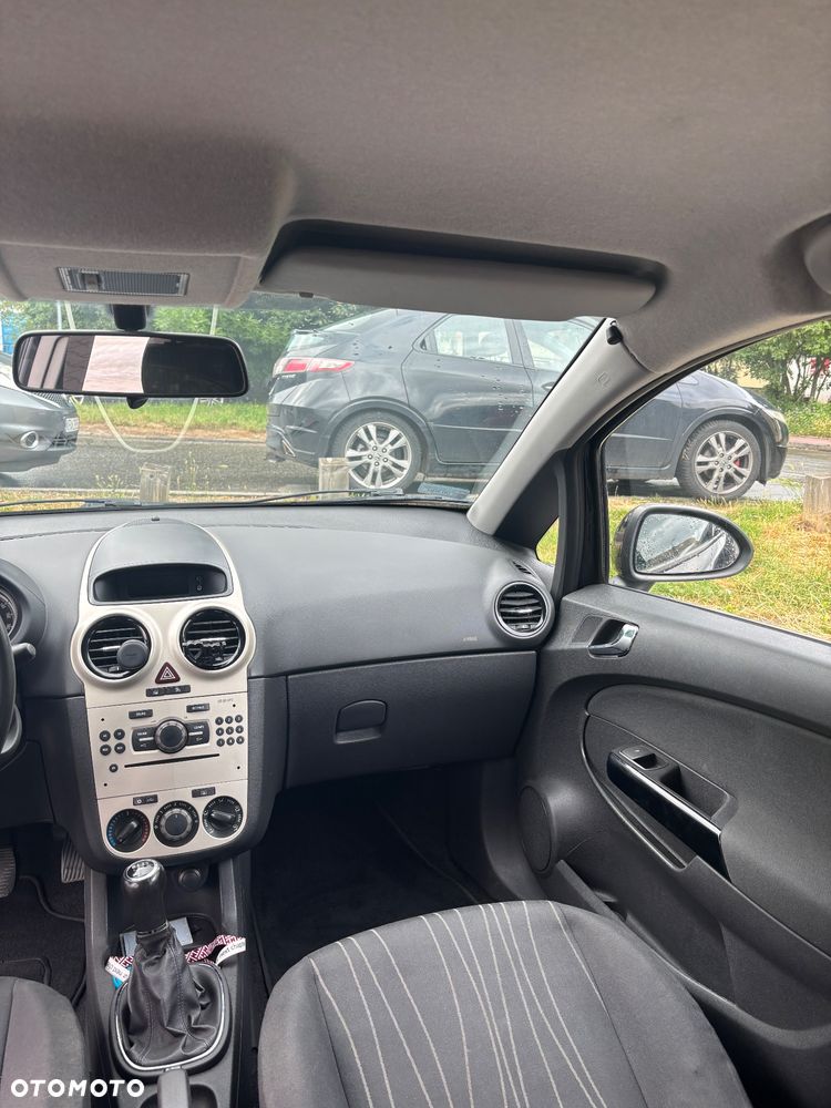 Opel Corsa 1.2 16V Essentia - 10
