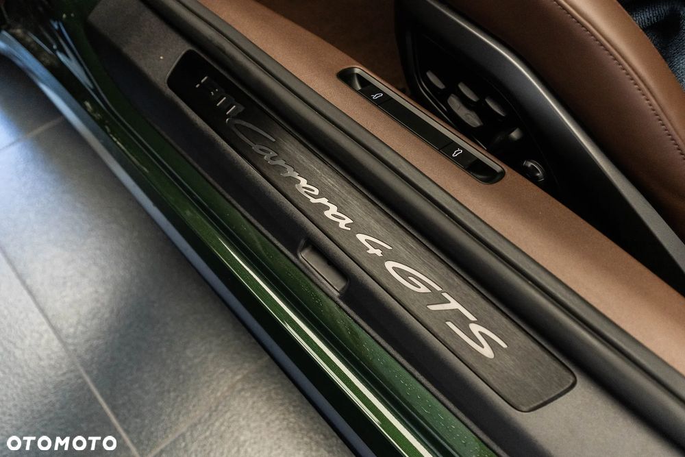 Porsche 911 Carrera T-Hybrid 4 GTS - 30