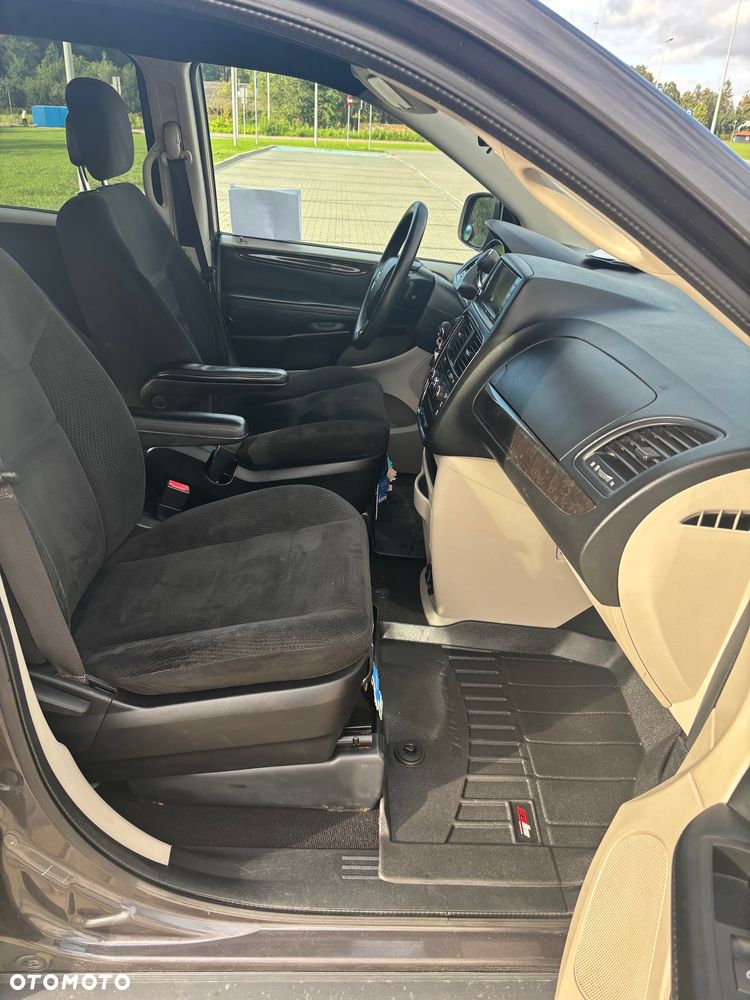 Dodge Grand Caravan - 10