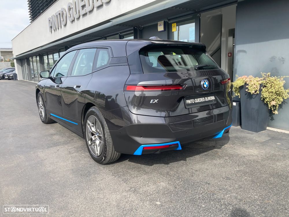 BMW iX xDrive40 - 7