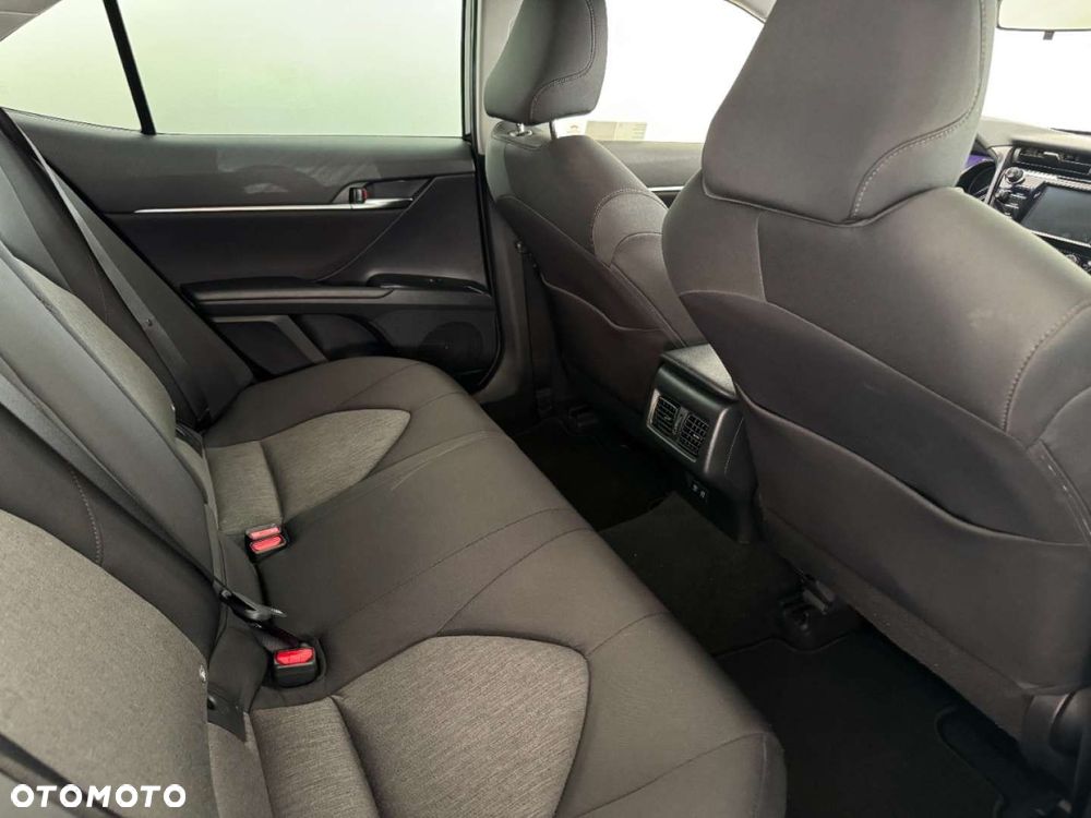 Toyota Camry - 25